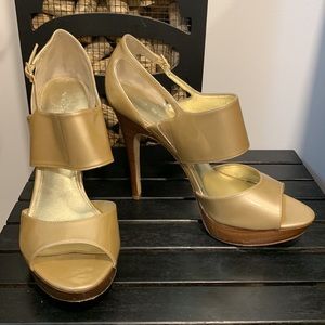 Via Spiga Elyria Gold Patent Sandal Platform Wood